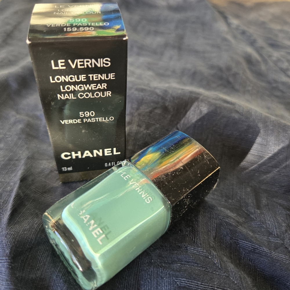 CHANEL Le Vernis Longwear Nail Colour - Verde Pastello